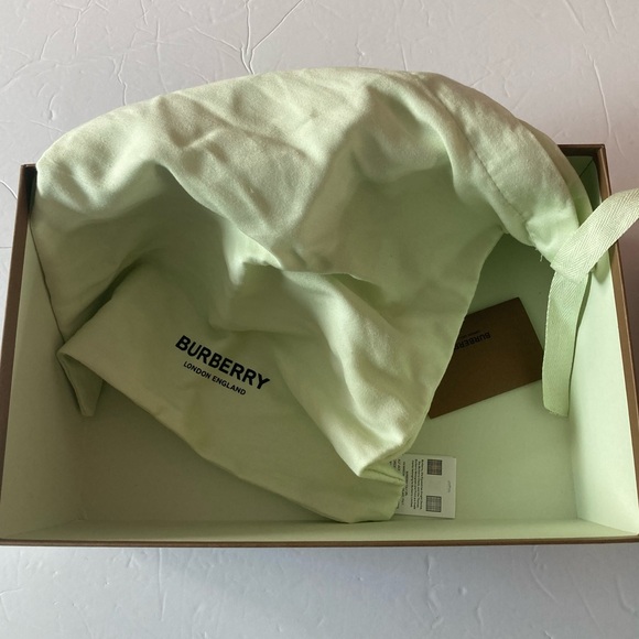 Burberry SZ 7.5 Pink Women's lace up Sneakers Equestrian Knight design - Picture 15 of 16